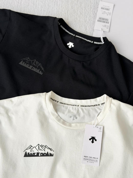 原单正品 迪桑特 allterrain 81系列印花科技面料导湿排汗长袖T恤 山脊长袖，颜色：黑色 白色
尺码：m l xl xxl 3xl
清货特价 商品图2