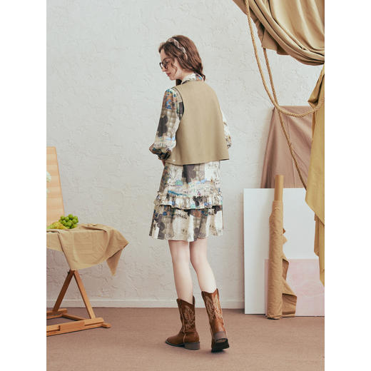 两三事梵高文艺 心跳涂鸦 2026春季新款复古贴布绣短款马甲女马夹 商品图4