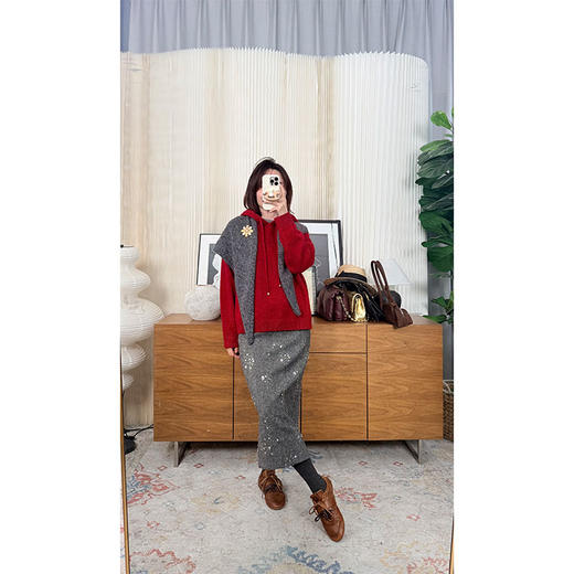 【贝拉推荐】高阶智性美 H型灰色羊毛钉珠半裙 普ra达克制的性感 时髦知识分子羊毛半裙 商品图3