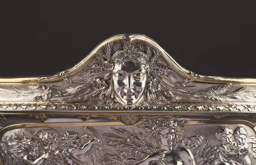 独角鹿西洋古董19世纪英国名坊Elkington&Co.签名出品古典神话人物主题纯银及镀金精雕餐桌中央摆件 商品图6