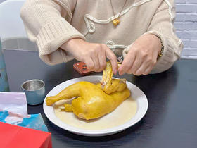 凤凰三姐妹广式盐焗鸡，广东黄鸡鲜鸡鲜做，皮滑肉嫩风味鲜香