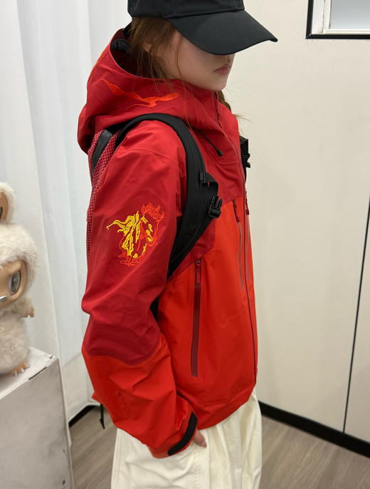 始祖鸟 马年限定 冲锋衣(MG) 商品图1