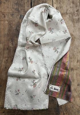 John Alexander Skelton 26SS 灰瓷白花束真丝提花丝巾