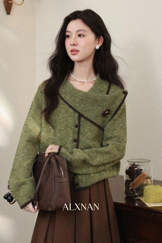 鹿向南「温柔冬时」设计感大翻领慵懒复古绿色毛衣女秋冬针织上衣 商品图5