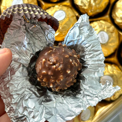 【保税仓发货 效期至26年6月14日】Ferrero费列罗巧克力榛果夹心巧克力零食婚礼伴手礼新年礼物48粒 商品图1