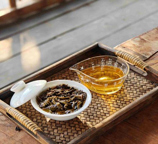 4月4日10点开抢！【2020年冰岛试制品】纯正冰岛古树原料六年干仓转化冰岛茶发烧友、老茶客，切莫错过这款六年陈化的匠心试制品！200g/饼 商品图2