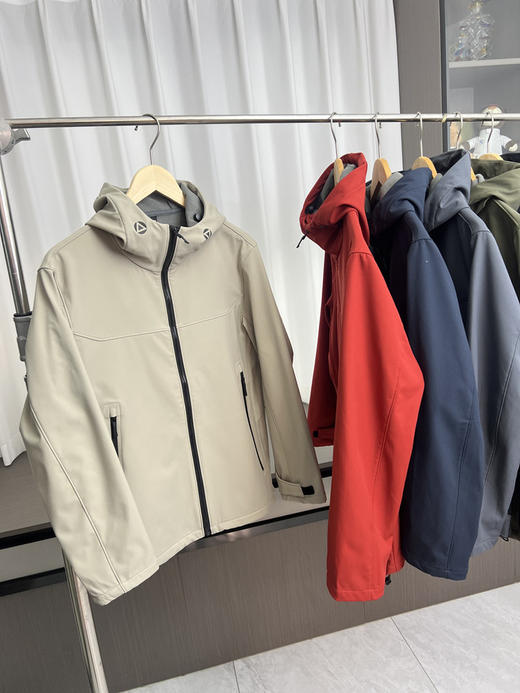 【特价福利】户外机能！三防黑科技！秋季男女外贸防风防水连帽软壳冲锋衣外套 商品图1