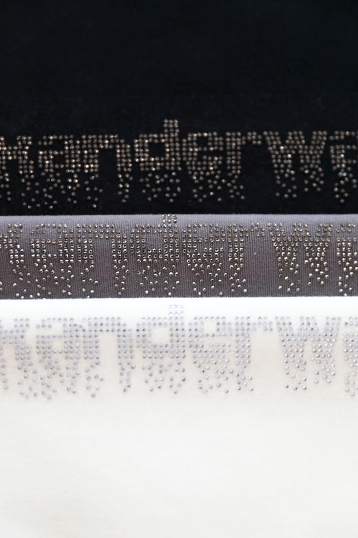 满满都是钻，火辣烫钻tee一枚。紧身短款胸口字母圆领t恤E013160 商品图2