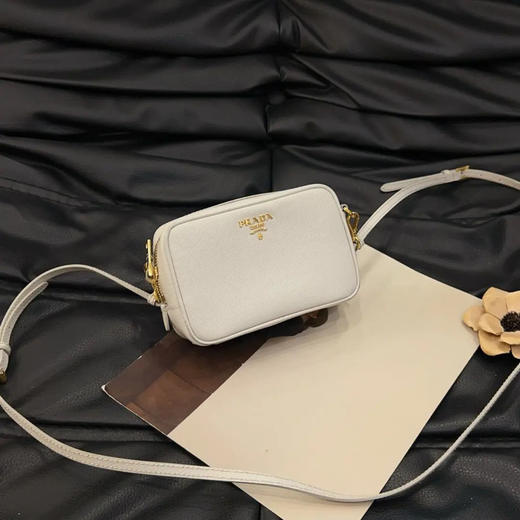 PRADA Saffiano mini 白色 十字纹牛皮 相机包 商品图0