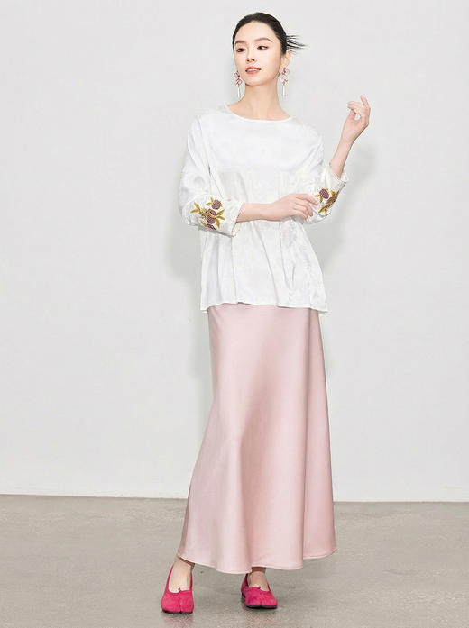 「自」全新升级【铂金会员192/天猫259/差价67】(55555)洛诗琳新中式石榴刺绣上衣2026春季新款设计感圆领衬衫 商品图1