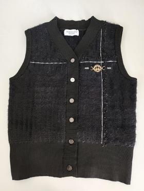 M&L早春新款女士格纹针织背心来啦！渠道高品质❗️美炸天！这款真的闭眼入吧，既现代又中古感！！！上身非常复古时髦运动系大小姐！复古时髦的极致范！！！