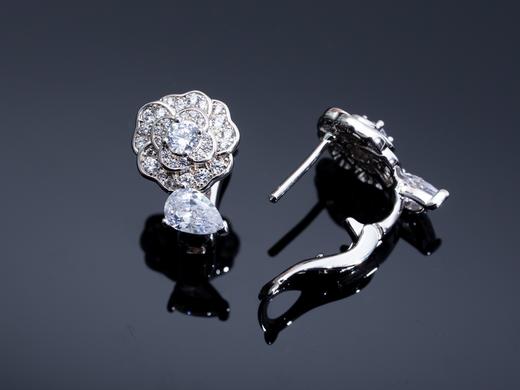 香奈儿 BOUTON DE CAMELIA山茶花耳环 满钻（XTY） 商品图4