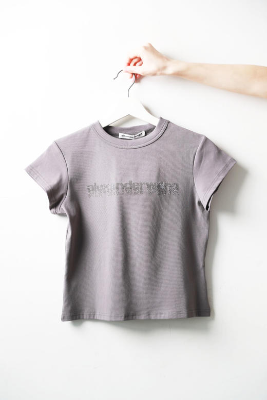 满满都是钻，火辣烫钻tee一枚。紧身短款胸口字母圆领t恤E013160 商品图7