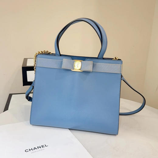 菲拉格慕 Vara 蝴蝶结 蓝金 box牛 手提 斜挎包 商品图0