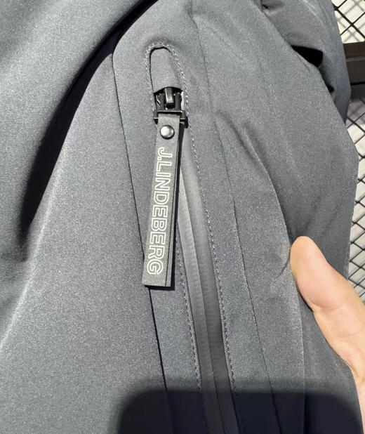 正品金林德伯格男士冬季保暖连帽短款羽绒服
高端好货！柜子2570，找我省钱
S L XL 商品图6