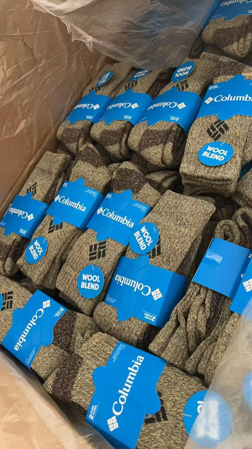 外贸原单正品哥伦比亚转全新未拆封男袜
库存不多。美利奴羊毛+兔毛棉混合纺工艺，颜色随机
均码39-46，特价49四双包邮。无质量问题不退换 商品图4