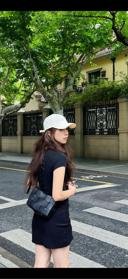 Bv cassette 15格 黑灰色 牛皮 编织 斜挎包 商品图3