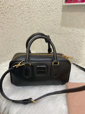 MiuMiu arcadie 23秀款 黑金 牛皮 小号 保龄球 斜挎包