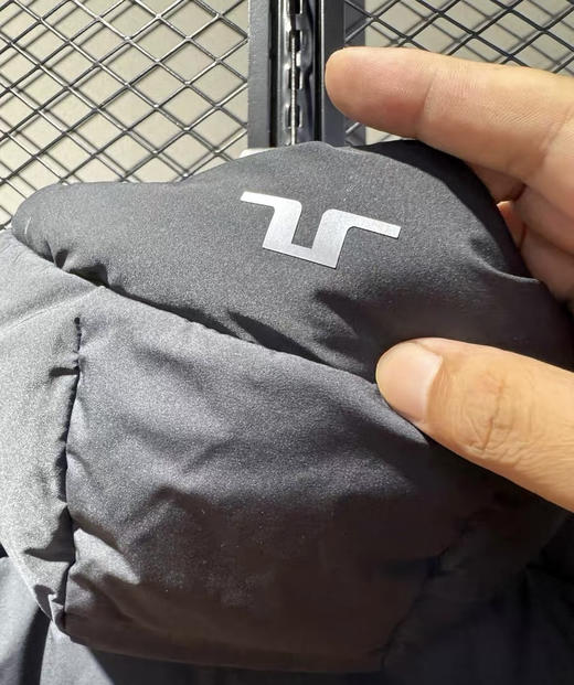 正品金林德伯格男士冬季保暖连帽短款羽绒服
高端好货！柜子2570，找我省钱
S L XL 商品图3