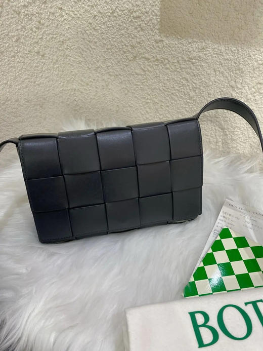 Bv cassette 15格 黑灰色 牛皮 编织 斜挎包 商品图0