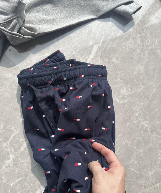 全新正品美单Tommy25年新款棉质混纺男士弹力居家服睡衣套装

官网类似款60美金一套 四季都能穿 多场景适应

两个色，尺码S M L 商品图4