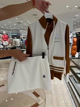 M&L新款女款防水层针织背心来啦！渠道高品质❗️难得的全品相纯尾货，一定不要轻易错过的佳品！细节非常精致, 内部防水层保暖效果杠杠的！下摆是这两年很流行的工装风格款，整体采用撞色设计非常年轻时尚！