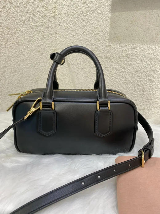 MiuMiu arcadie 23秀款 黑金 牛皮 小号 保龄球 斜挎包 商品图1