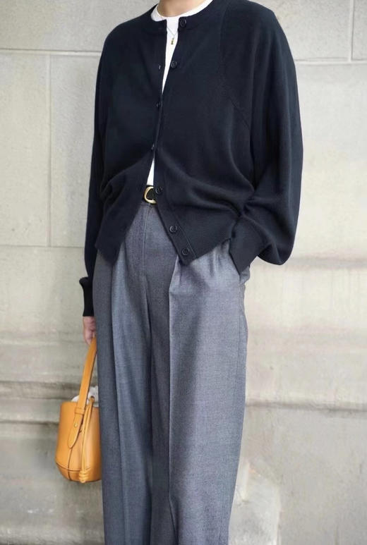 22-2新货直接秒杀 渠道货 小禾 肌理感针织 纯羊绒 黑色针织开衫 商品图5