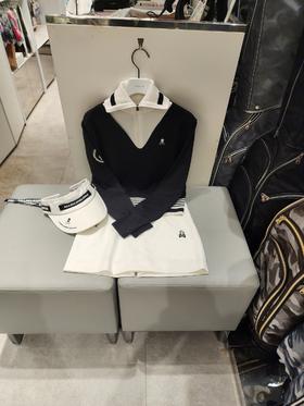 M&L家新款女士拉链翻领针织毛衣来啦！本季海报明星款❗️撞色翻领毛衣，这个衣服真的怎么穿都好看！特别干净学院复古的设计风格，两色都超爱！满满的青春活力！