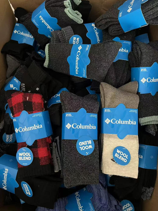 外贸原单正品哥伦比亚转全新未拆封男袜
库存不多。美利奴羊毛+兔毛棉混合纺工艺，颜色随机
均码39-46，特价49四双包邮。无质量问题不退换 商品图1