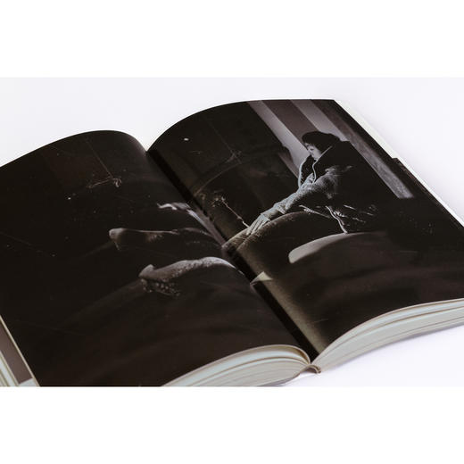 【限量签名版】《照见：〈九儿〉摄影手记》  王乃功 著 商品图1