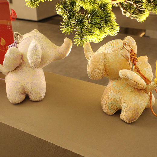 上久楷新中式文创礼盒送礼 摆件 飞象挂件 如意定胜纹 绿地团花纹 商品图1