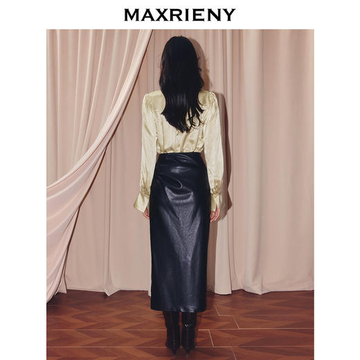 MAXRIENY软实力风穿搭v领醋酸衬衫女25冬款通勤风宽松长袖上衣(货号:MF86TP505) 商品图3