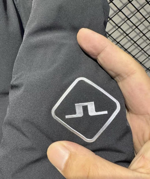 正品金林德伯格男士冬季保暖连帽短款羽绒服
高端好货！柜子2570，找我省钱
S L XL 商品图5