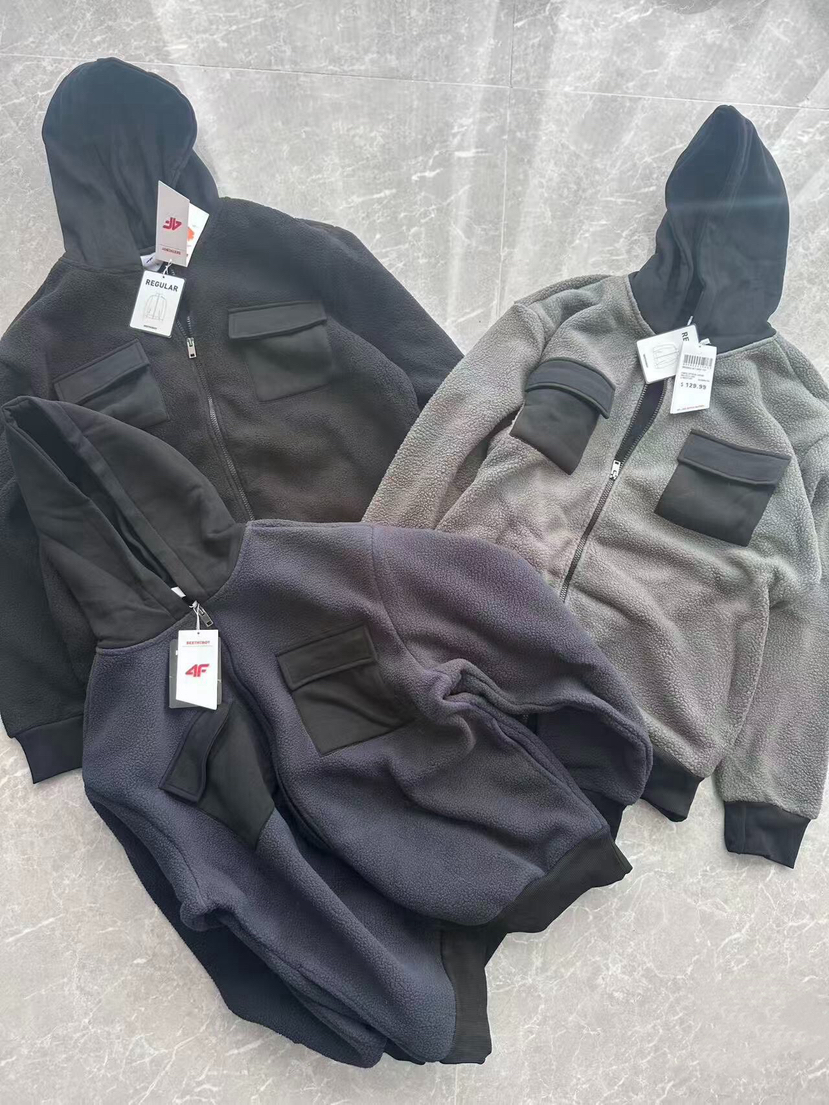 全新正品出口欧洲4F秋冬加厚双面摇粒绒连帽外套运动户外抓绒衣

25年新款 吊牌价129美金 性价比还是高的

三个色，尺码XS-2XL。欧码偏大