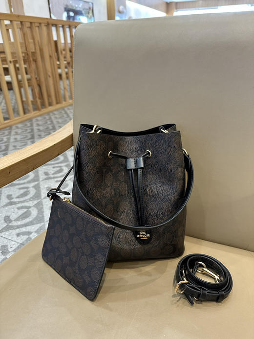 秋冬特惠💰540 蔻驰CBH07 CBH06 经典老花Rowan抽绳单肩斜挎水桶包 子母包 商品图1