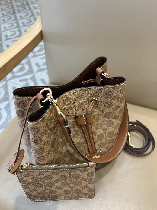 秋冬特惠💰540 蔻驰CBH07 CBH06 经典老花Rowan抽绳单肩斜挎水桶包 子母包 商品图6