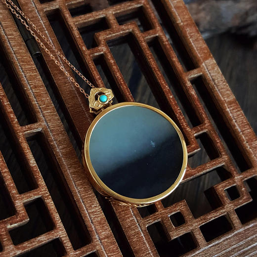 【天然正品】AU750黄金镶天然细腻新疆青花圆形平安无事牌和田玉吊坠项链30.6*25.1*5.1MM（皆取最大值）170126NJS59 商品图3