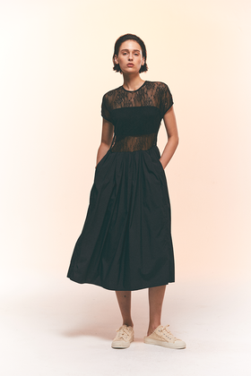 弹力超薄蕾丝拼接连衣裙