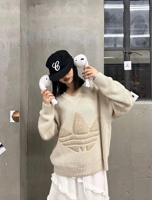 F020134新款v领三叶草运动休闲针织毛衣女款 商品图7