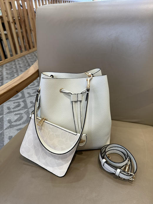 秋冬特惠💰540 蔻驰CBH07 CBH06 经典老花Rowan抽绳单肩斜挎水桶包 子母包 商品图1