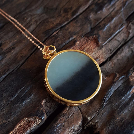 【天然正品】AU750黄金镶天然细腻新疆青花圆形平安无事牌和田玉吊坠项链30.6*25.1*5.1MM（皆取最大值）170126NJS59 商品图6