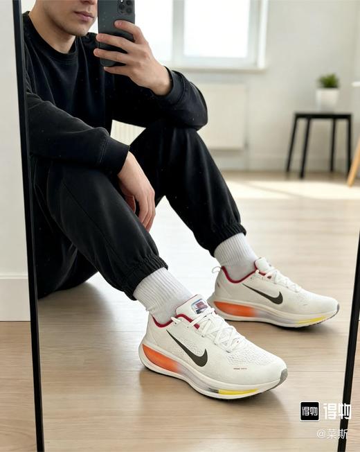 Vomero 18 马年限定 CNY新年款脱缰系列舒适贴合透气回弹跑步鞋 Z-15825 商品图4