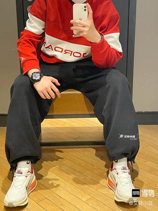 Vomero 18 马年限定 CNY新年款脱缰系列舒适贴合透气回弹跑步鞋 Z-15825 商品图5