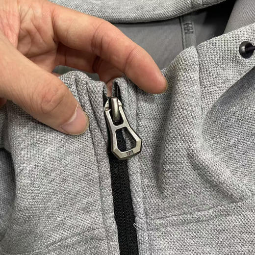 原单正品HH海丽户外salt系列透气弹力运动拉链帽衫

灰色L XL XXL 藏青XL  

网眼复合面料 有一定厚度 口碑非常好的一款  用料 设计都在线 带弹力 上身非常舒适 商品图11