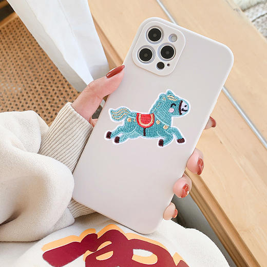 【9.9元5个刺绣贴 打造独无二的文具】可爱毛绒白色小狗/卡通小熊/小马/kitty猫/水果刺绣贴衣服补丁贴 DIY装饰贴纸书包文具盒贴 自粘贴布贴 【开学装备】 商品图9