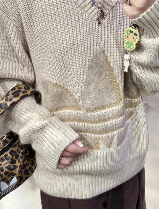 F020134新款v领三叶草运动休闲针织毛衣女款 商品图2