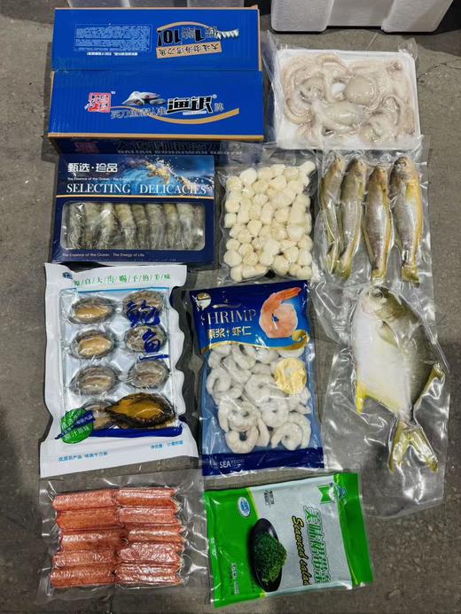 【年夜饭海鲜盛宴】超值年夜饭海鲜大礼包：大连鲍鱼8只装+渤海湾刀鱼2斤+黑皮虾1盒+虾仁1袋+扇贝丁1斤+500g左右金鲳鱼1条+黄花鱼4条+400g八爪鱼，限时加送蟹柳和调味裙带菜， 辽宁省内包邮 商品图0