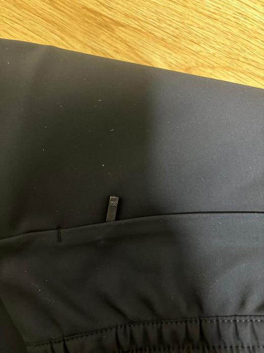 原单正品 KOLON SPORT可隆2026春季男士休闲运动防泼水梭织长裤，客供功能性面料，立体logo设计，两侧拉链口袋，版型非常百搭！
尺码：M～3XL 商品图4