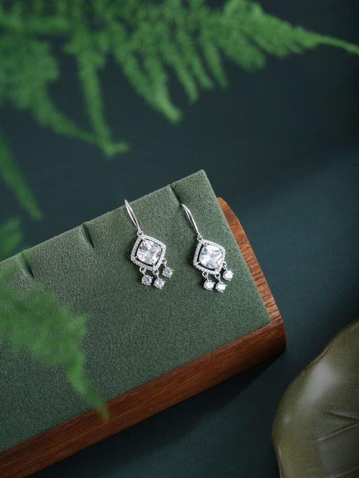 子佩集【雪魄纤尘】银S925耳环【Z26268HPE】时尚方块菱形流苏2601 商品图2